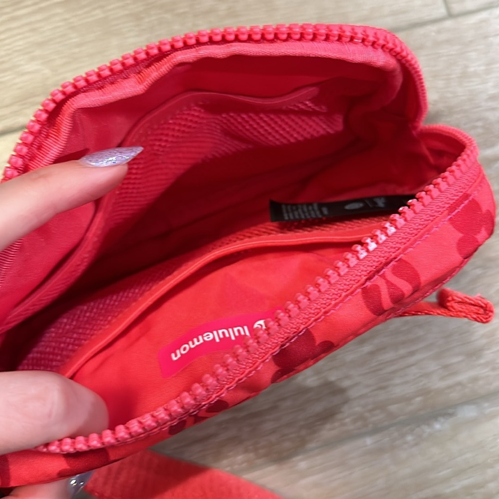 Lululemon Everywhere Belt Bag - Picture 4 of 4